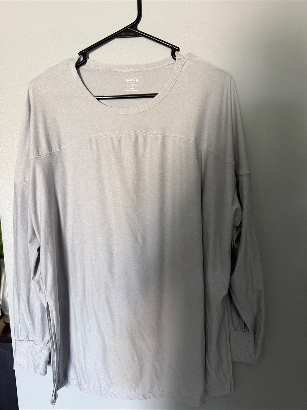 Old Navy Light Gray Long Sleeve Cloud Motion Crewneck Top